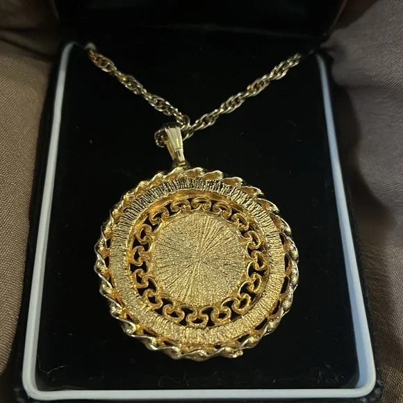 Regal Gems Gold and Silver Pendant Necklace - Picture 8 of 9